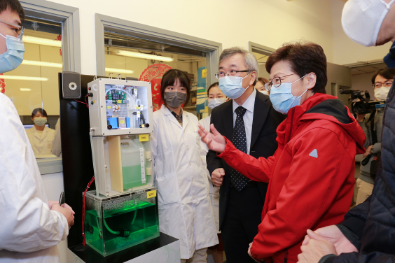 Chief Executive Mrs Carrie Lam visits the Environmental Microbiome Engineering and Biotechnology Laboratory at HKU. Professor Tong Zhang of the Department of Civil Engineering explains to her the work of the Lab.